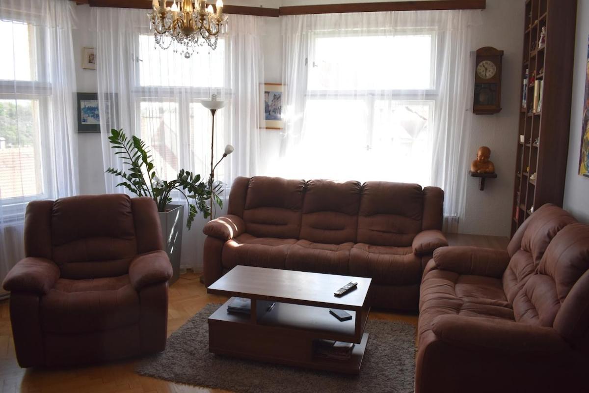 Amazing In Center For Great Price *